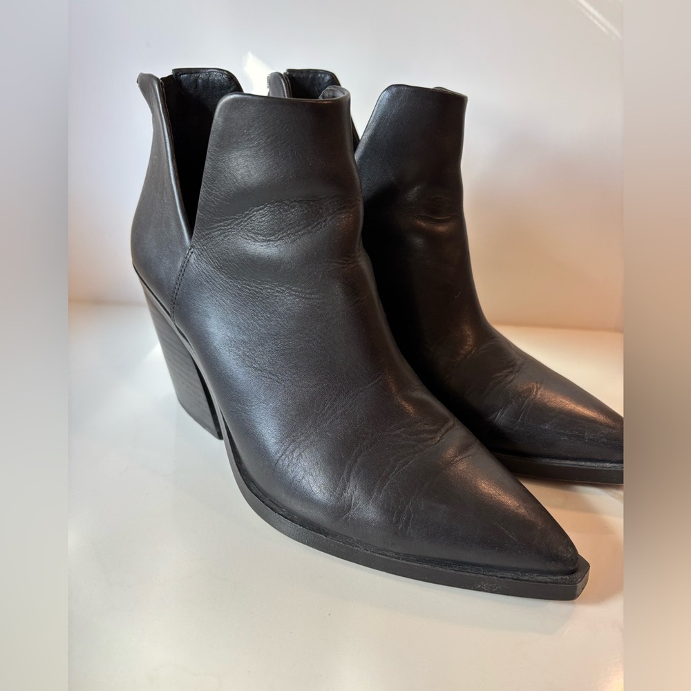 Vince Camuto Gigietta Black Leather Booties 9.5W